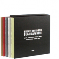 BLACK AND WHITE (BRUCE DAVIDSON)
